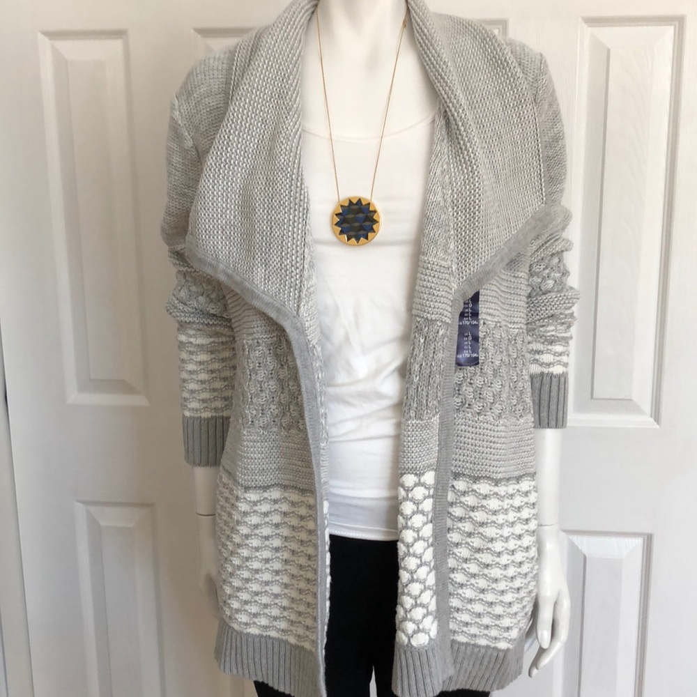 NWOT Gap Factory Gray & White Chucky Sweater. Sz L